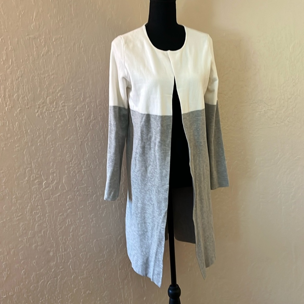 Liz Claiborne White and Light Gray Colorblock Open Cardigan
